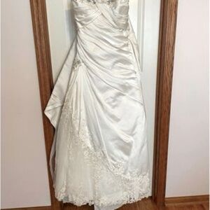 Beautiful size 12 wedding gown!
